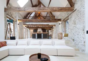 Elegance and Serenity: Chic country property - Image 2