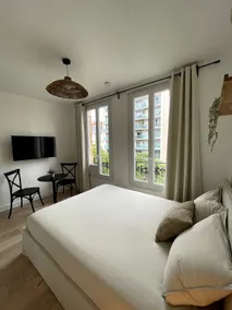 Modern & Cozy Studio • At the foot of Metro/RER Nation - Image 3
