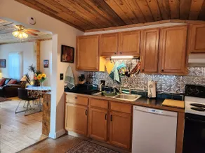 Charming Historic Bungalow - Image 4
