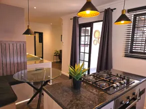 Cosy Serviced Studio Cottage for 2 - Image 3