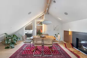 Charming 3BR False Creek Home - Image 4