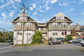 Charming 3BR False Creek Home - Image 3