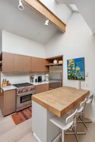 Charming 3BR False Creek Home - Image 5