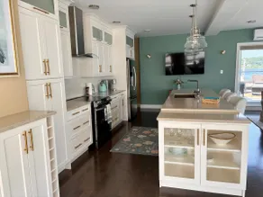 Prime location on the waterfront in Mahone Bay - Image 4