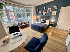Stylish comfortable studio in London, Zone 3 - Image 2