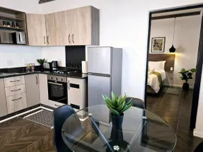 Urban 4 Sleeper Serviced Cottage - Image 5
