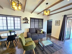 Urban 4 Sleeper Serviced Cottage - Image 2