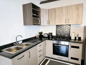 Urban 4 Sleeper Serviced Cottage - Image 4