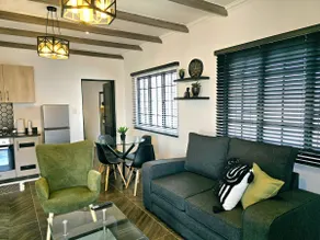 Urban 4 Sleeper Serviced Cottage - Image 3
