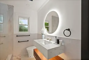 Quiet Luxury Home - Modern - King - 20 Min from DC - Image 5