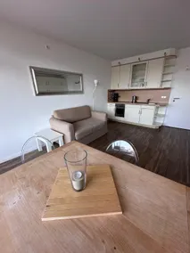 Quiet and central near the beach - Image 2