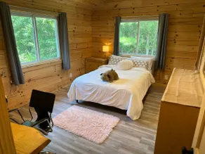 Stunning Cabin Retreat on Farm - Image 5