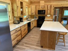 Stunning Cabin Retreat on Farm - Image 4