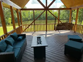 Stunning Cabin Retreat on Farm - Image 3
