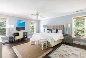 Sprawling Hamptons Estate with Hot Tub & Amenities - Image 2