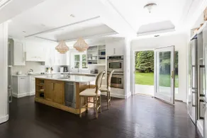 Sprawling Hamptons Estate with Hot Tub & Amenities - Image 4