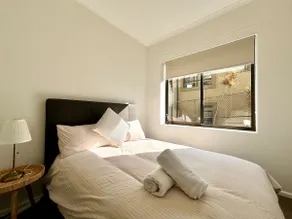World Class HarbourBridge&OperaHouse View 2Bed Apt - Image 3
