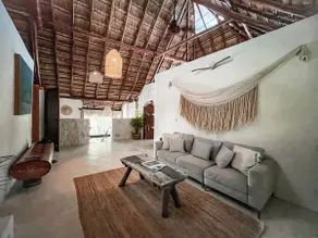 Beach Home / On grounds of great hotel - Image 4