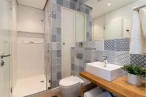 Sunny Double Volume Penthouse, All Ensuite - Image 3