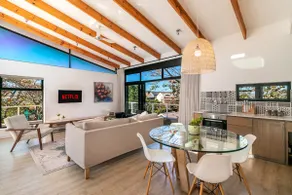 Sunny Double Volume Penthouse, All Ensuite - Image 2