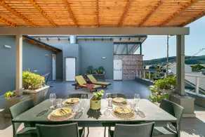 Sunny Double Volume Penthouse, All Ensuite - Image 5