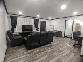 3 bedroom with 4 beds, 2 bathroom. Central to Los Angeles Metro Area, 7123 - Image 2