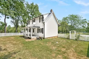 English Cottage/Main House - Image 2