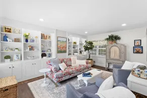 English Cottage/Main House - Image 3