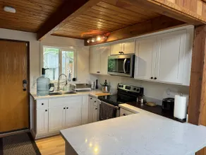 Cozy Waterfront Cabin on Ohop Lake - Image 4