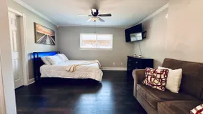 Cozy Studio Kingwood TX - Image 2