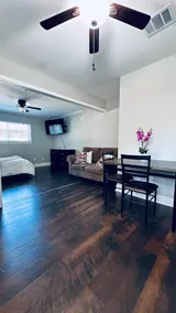 Cozy Studio Kingwood TX - Image 4
