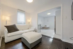 Sleeps 4, 2Bdrm Apartment at Woodbine & Gerrard - Image 2