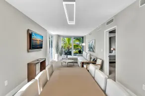King Suite w balcony-Hosted by Upscale - Image 4