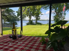 Beautiful Lake Manuella home. - Image 4