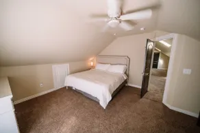 Charming 5BR Home w. Backyard, Downtown - Image 5