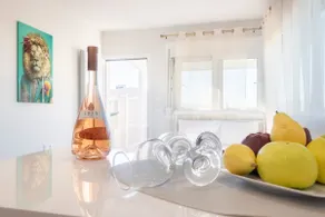 Elegant Suite 4 Near the Beach - Image 2