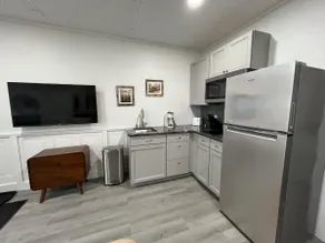 Charming Studio Apartment - Cozy & Convenient! - Image 3