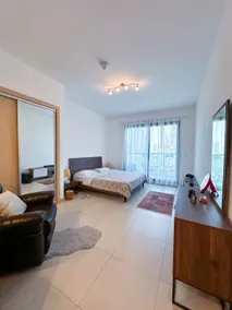 Elegant Studio With City and Marina Views in JVC - Image 2