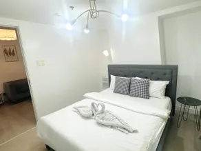 Comfort Suite | 1-BR | Living Room | Huge Balcony - Image 2