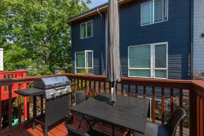Convenient & Cozy Home- 2 Mins Walk to Light Rail - Image 3