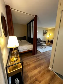 Le Monet – Elegant studio, parking & tram 2 min away - Image 2