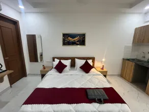 The Lodgers Studio Apartment Near Mall FiftyOne Gurugram - Image 2