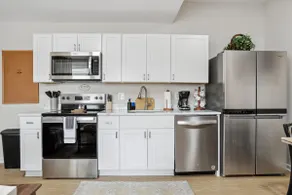 Downtown Apartment w/ Full Kitchen | Near MWH - Image 5