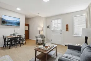 Downtown Apartment w/ Full Kitchen | Near MWH - Image 2
