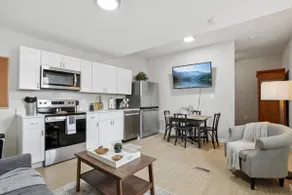 Downtown Apartment w/ Full Kitchen | Near MWH - Image 4