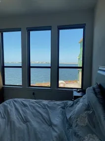 Lake front house - Image 2