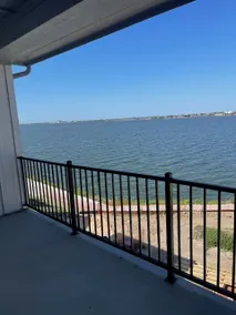 Lake front house - Image 4