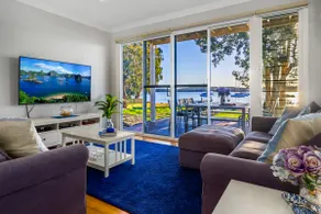 Sand Lake House- Absolute Waterfront Holiday Home at Lake Macquarie - Image 2