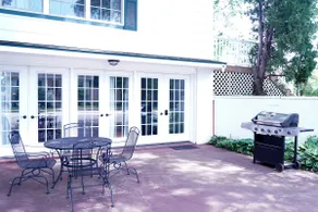 Harbor Hill Inn Cottage - River Walk Suite - Image 4