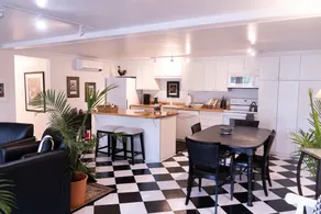 Harbor Hill Inn Cottage - River Walk Suite - Image 3